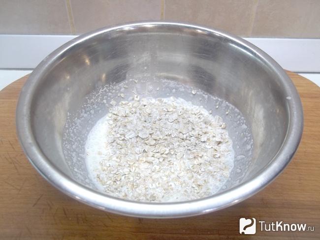 К жидким продуктам добавлена овсянка
