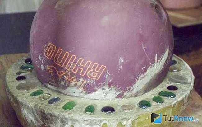Установка шаровой основы для создания ровной поверхности цветника