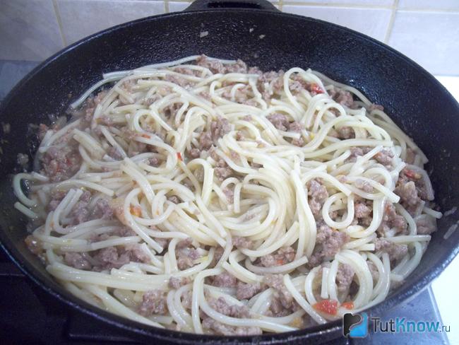 Готовые спагетти с фаршем