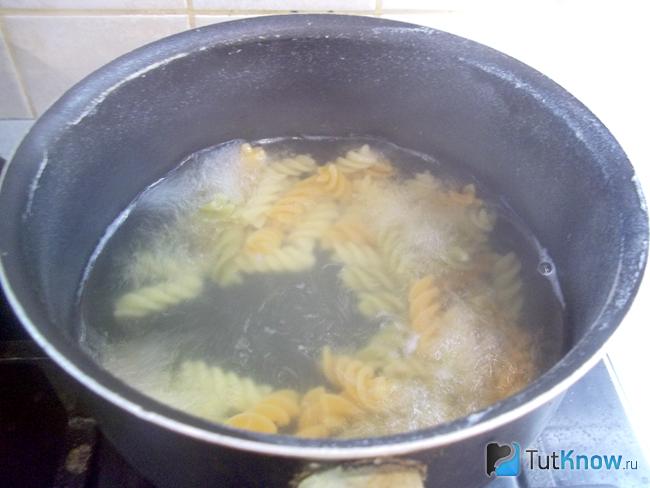 Макароны варятся