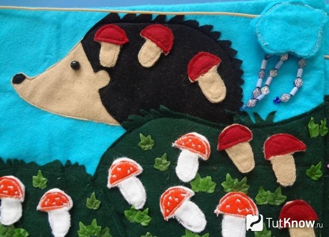 Ёжик и грибочки из ткани