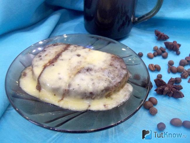 Готовые гренки с шоколадом и сыром