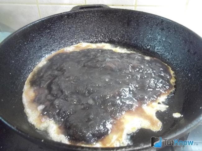 Икра отправлена в сковороду