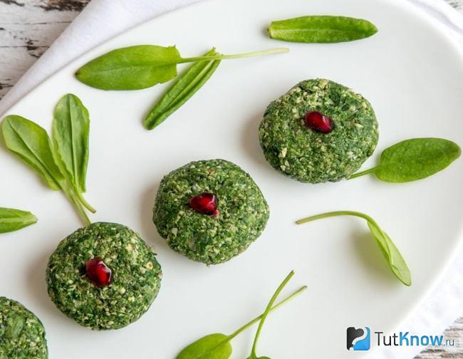 Шпинатное пхали для палеодиеты