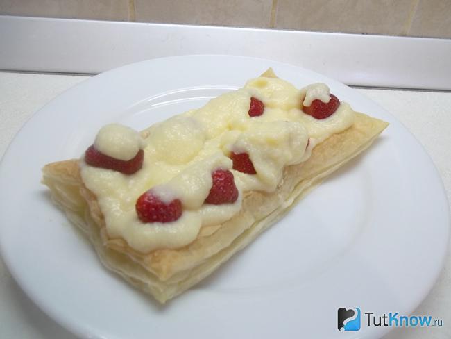 Клубника полита кремом
