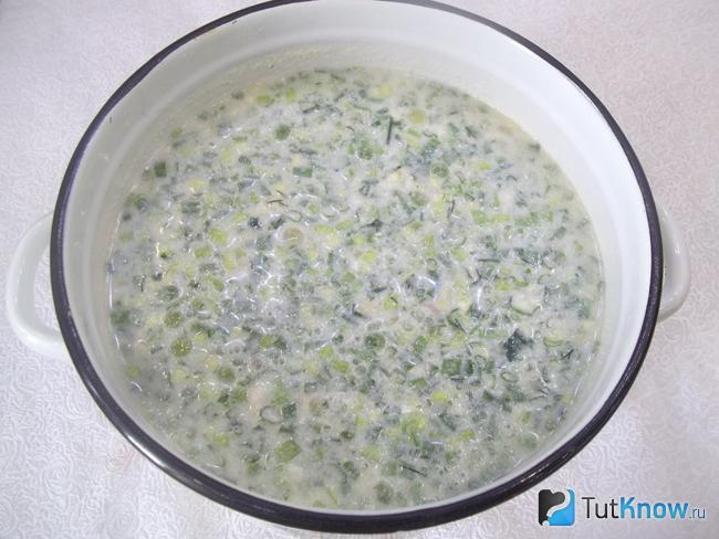 К продуктам налита вода