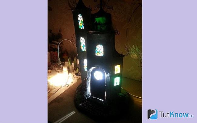 Домик из папье-маше с подсветкой