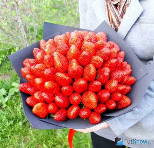 Букет из клубники на свадьбу