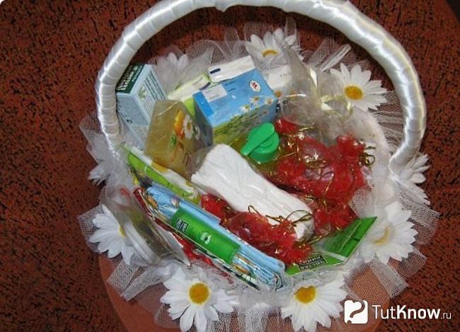 Корзинка для призов на ромашковую свадьбу