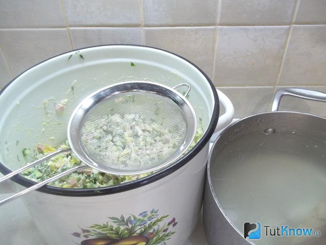 Продукты залиты бульоном