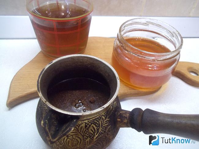 В турку налита вода