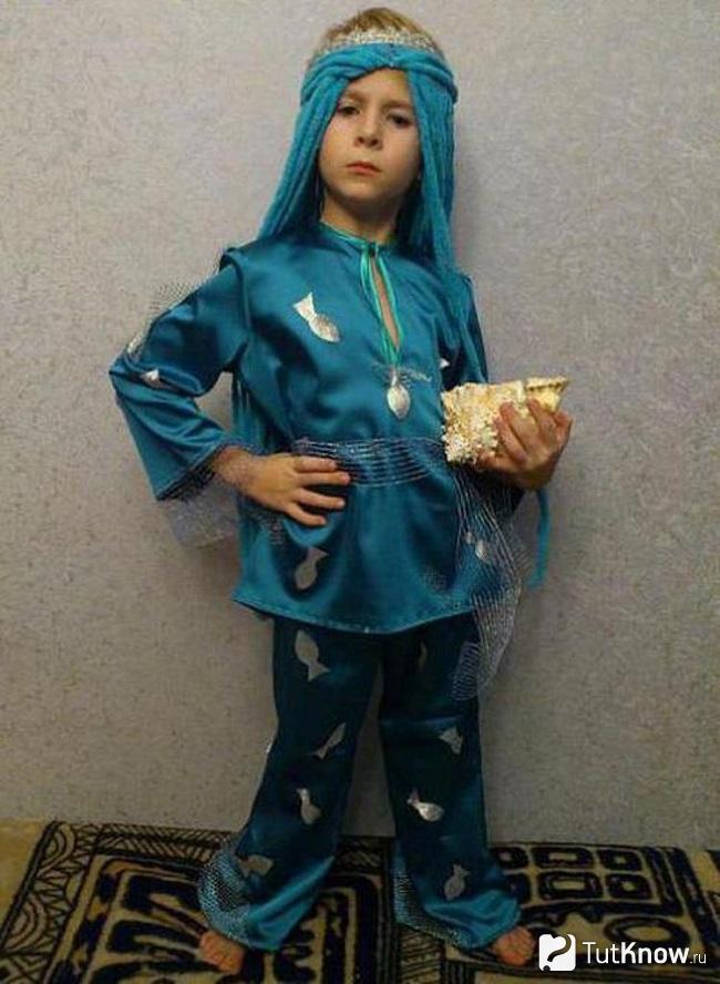 Мальчик в костюме