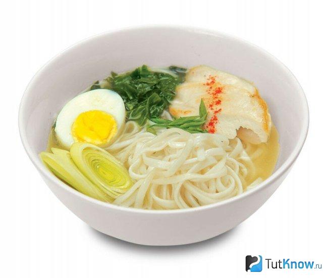 Лапша рамен с курицей