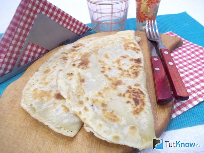 Готовые чебуреки с мясом