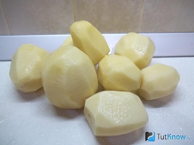 Картофель очищен от кожуры