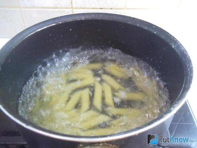 Макароны варятся
