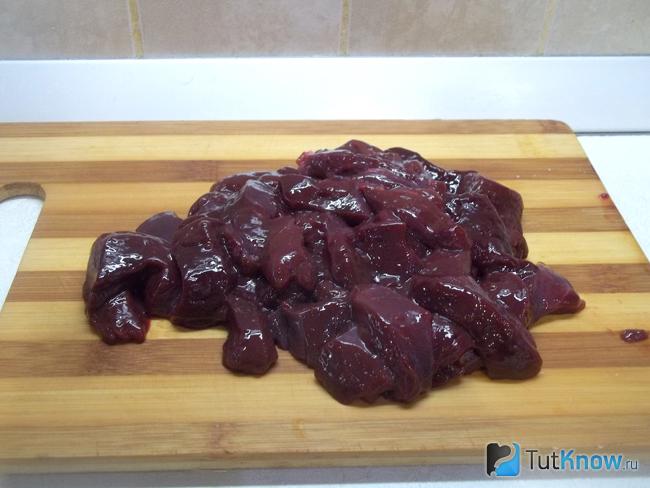 Печень нарезана