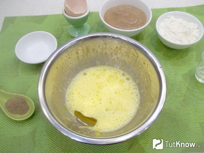 Продукты взбиты и добавлено масло