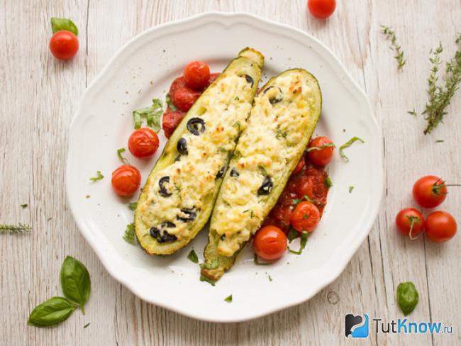 Фаршированные кабачки запечённые с творогом