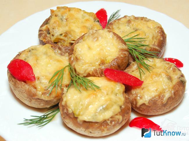 Шампиньоны, фаршированные кабачками