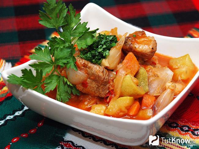 Тушеное мясо с овощами