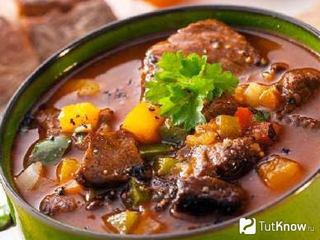 Мясо с овощами в духовке
