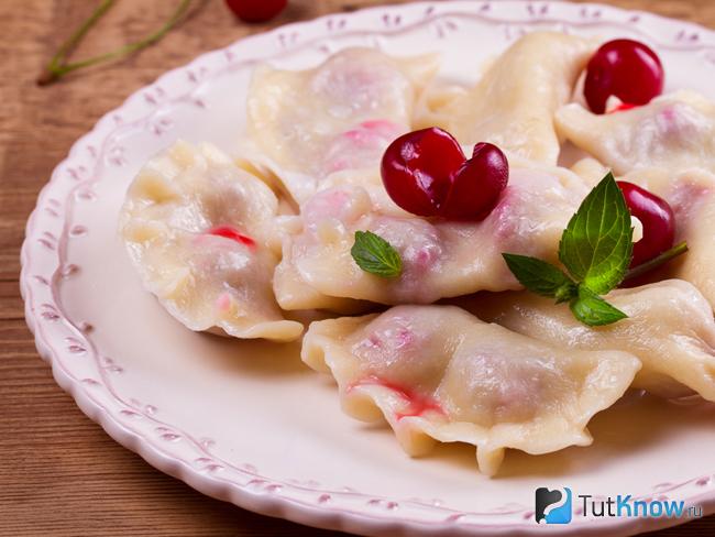 Вареники с вишней
