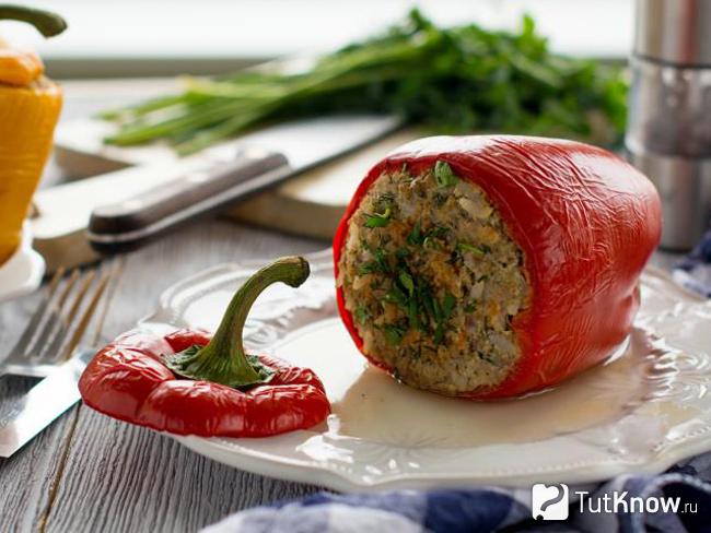 Запеченные сладкие перцы с фаршем
