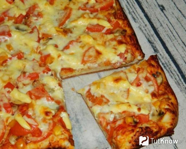 Пицца с маринованным перцем и маслятами