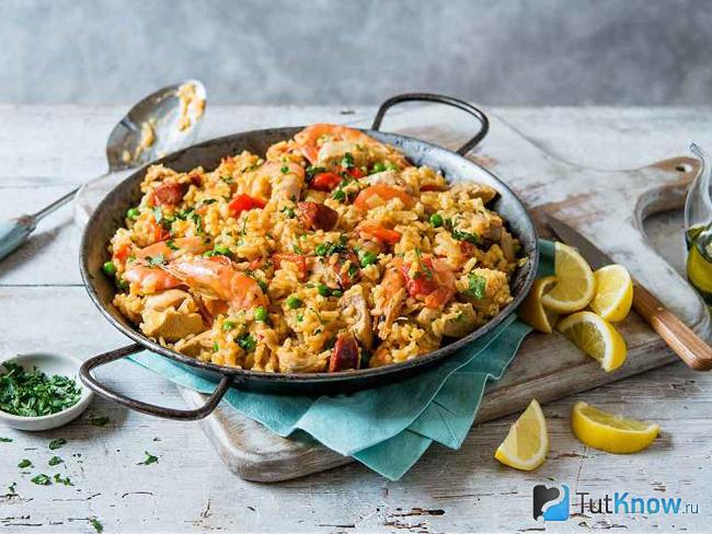 Паэлья с кальмарами