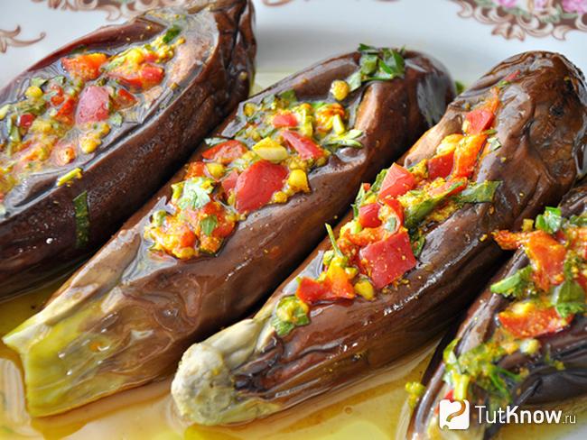 Баклажаны, маринованные целиком с чесноком
