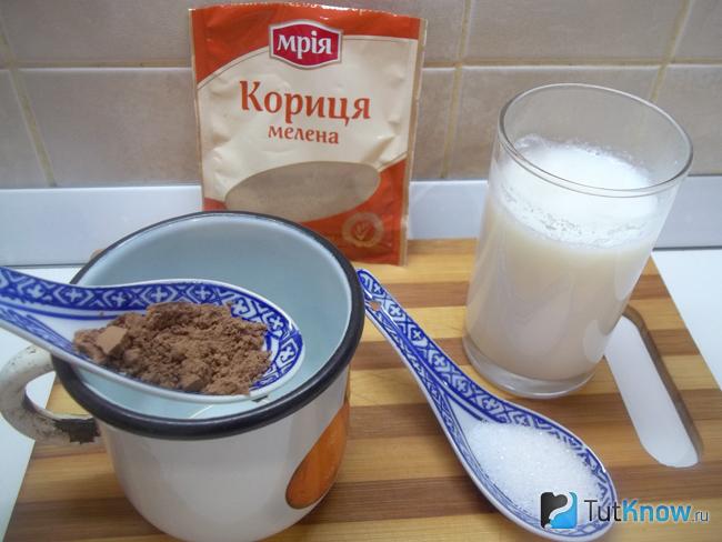 В емкость насыпано какао