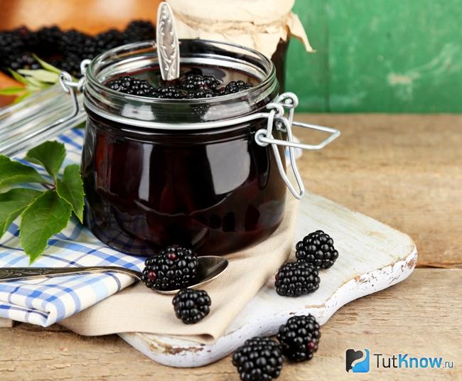 Ароматное варенье из ежевики с цедрой апельсина и лимона
