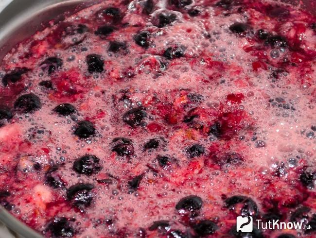 Приготовление варенья из черной смородины