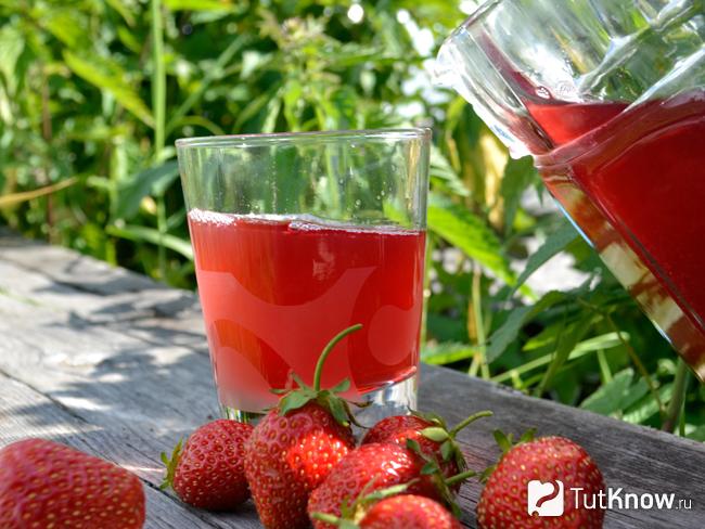 Компот из ревеня и клубники на зиму