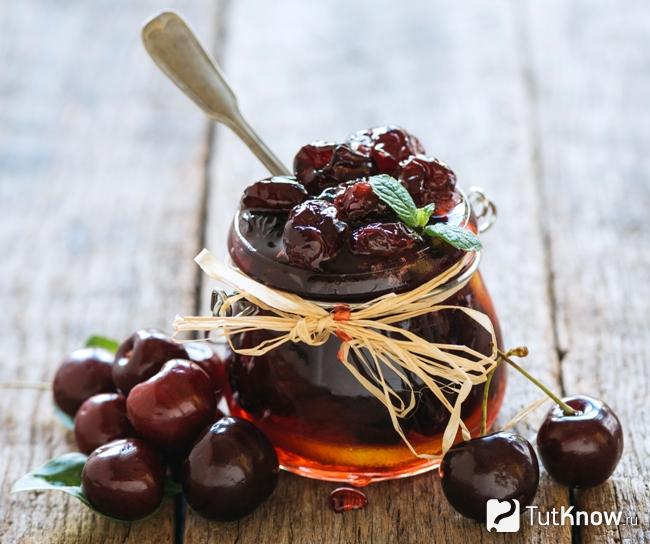 Варенье из вишни с косточкой в мультиварке