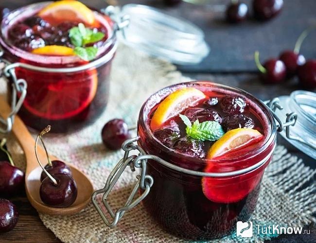 Вишневое варенье с лимоном и мятой без сахара