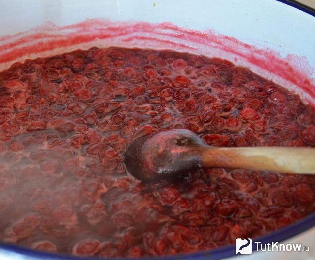 Приготовление варенья из вишни