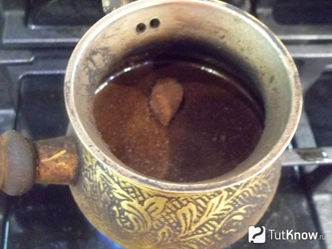 В турку налита воды