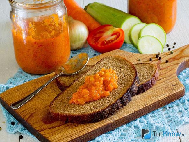 Кабачковый соус с морковью и луком
