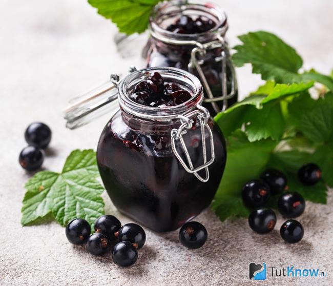 Варенье из черной смородины с целыми ягодами