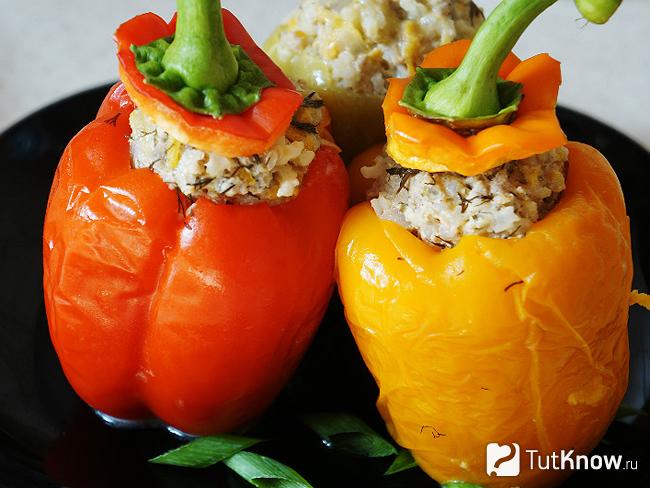 Перец, фаршированный мясом и рисом