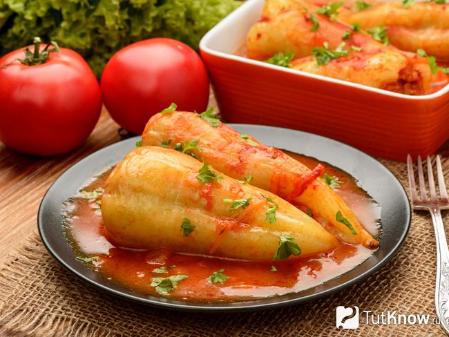 Постные фаршированные перцы овощами в кастрюле