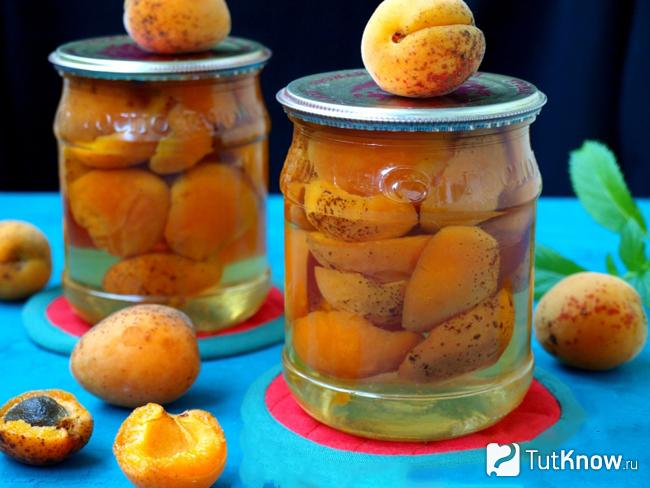 Консервированные абрикосы половинками