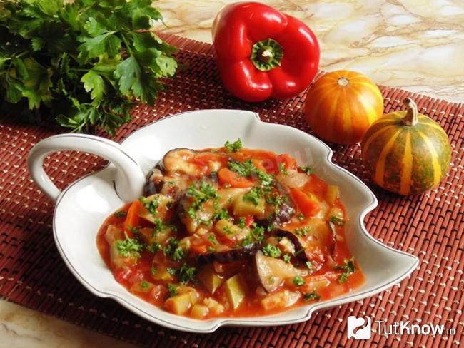 Овощное рагу из баклажанов и кабачков