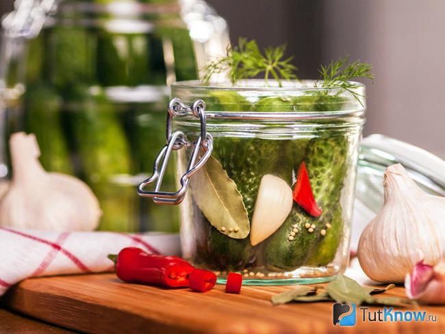Маринованные огурцы в пакете