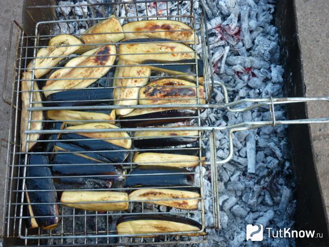 Как приготовить вкусные баклажаны на мангале со сладким перцем