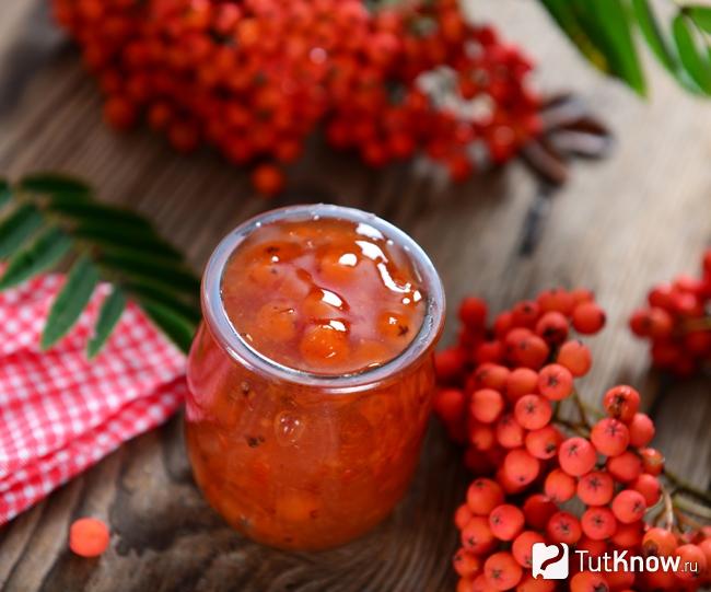 Классическое варенье из красной рябины