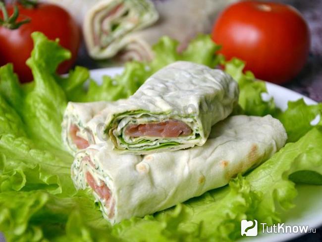 Рулет из лаваша с красной рыбой