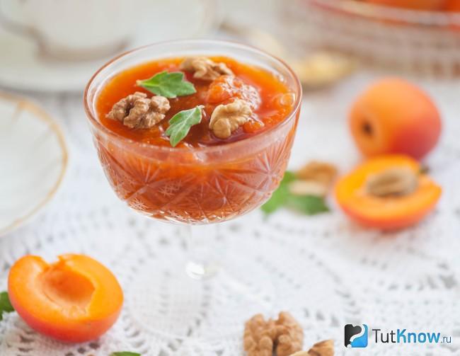Варенье из персиков с орехами